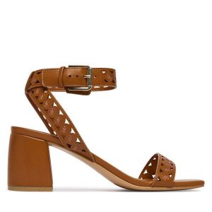 Sandały Guess. Brązowe sandały Guess, z aplikacjami, bez obcasa, na słupku, bez zapięcia. Za 589,99 zł.