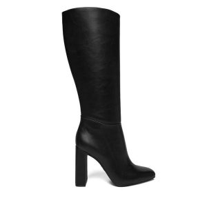 Kozaki Steve Madden. Czarne kozaki Steve Madden, bez wzorów, bez obcasa, na słupku, bez zapięcia. Za 729,99 zł.