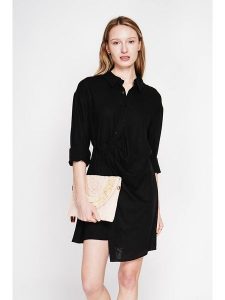 ASSUILI Lniana sukienka w kolorze czarnym rozmiar: 42. Czarne sukienki Assuili, na co dzień, bez wzorów, ze lnu, bez kołnierzyka, bez ramiączek, mini, proste. Za 130,99 zł.