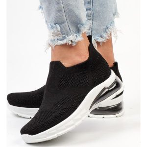 Czarne sportowe buty damskie Potocki 25004. Czarne buty sportowe POTOCKI, bez wzorów, z tkaniny, bez zapięcia. Za 109,00 zł.