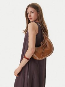 LOVE MOSCHINO Torebka JC4095PP1OLI0200 Brązowy. Brązowe torebki klasyczne LOVE MOSCHINO, bez wzorów, ze skóry, bez dodatków. Za 599,99 zł.