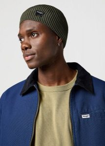 CZAPKA ZIMOWA UNISEX WRANGLER EASY BEANIE IVY GREEN 112372412. Zielone czapki Wrangler, bez wzorów. Za 89,99 zł.