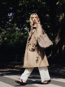 Maison héritage PARIS Skórzany shopper bag "Rise" w kolorze beżowym - 52 x 31 cm rozmiar: onesize. Brązowe shopper bag Maison héritage PARIS, bez wzorów, z materiału, na ramię, bez dodatków. Za 434,99 zł.