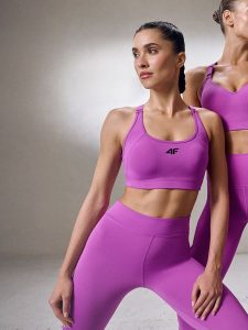 4F Biustonosz treningowy ze średnim wsparciem damski - różowy S. Czerwone biustonosze 4f, bez wzorów, z gumy. Za 129,99 zł.