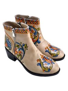 Goby Botki w kolorze beżowym ze wzorem rozmiar: 40. Brązowe botki Goby, bez wzorów, z okrągłym noskiem, bez obcasa, bez zapięcia. Za 347,99 zł.