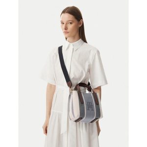 Torebka Tommy Hilfiger. Niebieskie torebki klasyczne TOMMY HILFIGER, bez wzorów, bez dodatków. Za 649,99 zł.