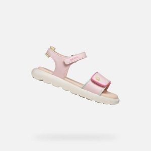 Sandały GEOX J SANDAL PUFFYPOP Rose. Czerwone sandały Geox, bez wzorów, z syntetyku, bez obcasa, bez zapięcia. Za 208,99 zł.