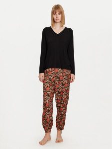 Selmark Piżama Flores P6973 Czarny Regular Fit. Czarne piżamy Selmark, bez wzorów, z syntetyku, bez ramiączek. Za 179,99 zł.