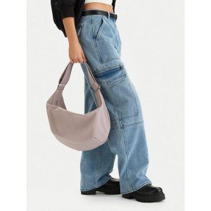 Torebka Guess Jeans. Szare torebki klasyczne Guess Jeans, z aplikacjami, z jeansu, bez dodatków. Za 199,99 zł.