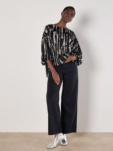 Apricot Bluzka w kolorze czarno-białym rozmiar: XS. Czarne bluzki Apricot, xs, bez wzorów, bez kołnierzyka, bez ramiączek. Za 57,06 zł.