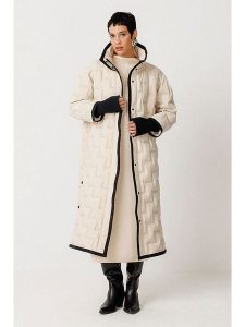 SKFK Sukienka dzianinowa "Leda" w kolorze kremowym rozmiar: 40. Brązowe sukienki SKFK, na co dzień, bez wzorów, z bawełny, bez kołnierzyka, bez ramiączek, maxi, proste. Za 326,99 zł.