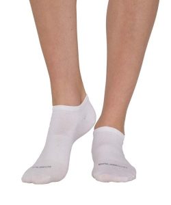 Skarpety krótkie unisex wełniane Brubeck Merino Wool. Białe skarpetki Brubeck, bez wzorów, z dzianiny. Za 26,99 zł.