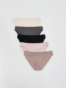 Bawełniane majtki typu figi 5 pack - czarny. Czarne figi Reserved, bez wzorów, z bawełny. Za 79,99 zł.