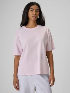 4F T-shirt loose z nadrukiem damski - różowy L. Czerwone t-shirty 4f, l, bez wzorów, z bawełny, bez kołnierzyka, bez ramiączek. Za 59,99 zł.