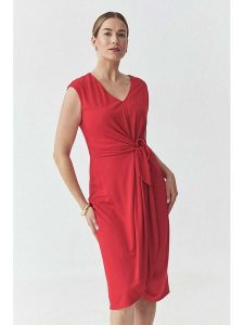 TATUUM Sukienka "Halley" w kolorze czerwonym rozmiar: M. Czerwone sukienki Tatuum, m, bez wzorów, bez kołnierzyka, bez ramiączek, midi. Za 188,40 zł.