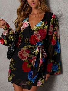 Milan Kiss Sukienka w kolorze czarnym rozmiar: S. Czarne sukienki Milan Kiss, na co dzień, s, bez wzorów, z tkaniny, bez kołnierzyka, bez ramiączek, mini, proste. Za 165,99 zł.