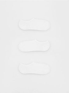 Bawełniane skarpetki 3 pack - biały. Białe skarpetki Reserved, bez wzorów, z bawełny. Za 39,99 zł.