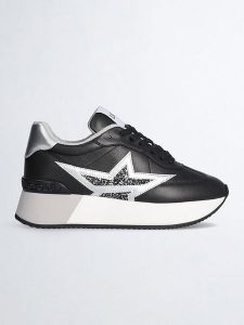 Liu Jo Sneakersy w kolorze srebrno-czarnym rozmiar: 39. Czarne trampki Liu Jo, bez wzorów, bez zapięcia. Za 342,60 zł.