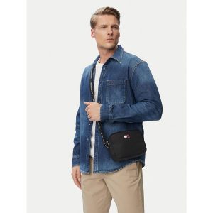 Torebka Tommy Jeans. Czarne listonoszki Tommy Jeans, bez wzorów, z jeansu, bez dodatków. Za 289,99 zł.