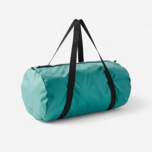 Torba fitness składana 30 L. Zielone torby podróżne i sportowe DECATHLON, bez wzorów, z materiału, na ramię, małe. Za 24,99 zł.