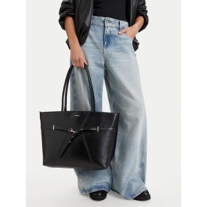 Torebka Jenny Fairy. Czarne shopper bag Jenny Fairy, bez wzorów, bez dodatków. Za 159,99 zł.