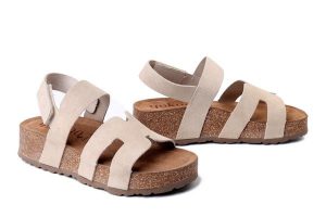 YOKONO WIWI-262 SER CRUDO, sandały damskie. Brązowe sandały Yokono, bez wzorów, z nubiku, bez obcasa, na koturnie, bez zapięcia. Za 239,90 zł.