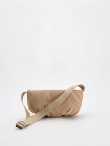 Saszetka crossbody - beżowy. Brązowe nerki i saszetki Reserved, bez wzorów, z tkaniny. W wyprzedaży za 79,99 zł.