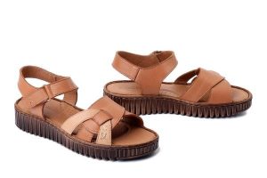 KOCH 030.332.3264 coconut-sciossors, sandały damskie. Brązowe sandały KOCH, bez wzorów, ze skóry, bez obcasa, bez zapięcia. Za 239,90 zł.