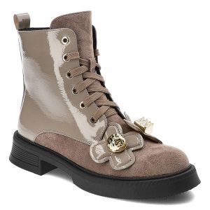 Brązowe Botki S.Barski Modne Buty Damskie. Brązowe botki S.BARSKI, bez wzorów, ze skóry ekologicznej, bez obcasa, na obcasie, bez zapięcia. Za 249,00 zł.