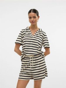 Vero Moda Koszulka polo w kolorze białym rozmiar: L. Białe bluzki Vero Moda, l, bez wzorów, bez kołnierzyka, bez ramiączek. Za 87,81 zł.