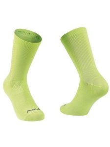 Skarpety rowerowe NORTHWAVE Switch Sock. Żółte skarpetki Northwave, w ażurowe wzory, z dzianiny. Za 52,99 zł.