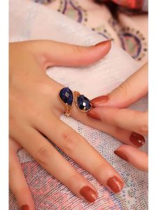 Pierres delicates Pozłacany pierścionek z szafirami rozmiar: onesize. Żółte pierścionki Pierres delicates, z szafirem, pozłacane. Za 78,84 zł.