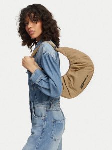 Karl Lagerfeld Jeans Torebka B2W30145 Beżowy. Brązowe torebki klasyczne Karl Lagerfeld Jeans, bez wzorów, z jeansu, bez dodatków. Za 602,99 zł.