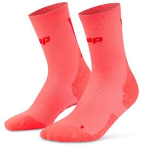 Damskie sportowe skarpety kompresyjne do połowy łydki Ultralight Core Run CEP. Brązowe skarpetki CEP, bez wzorów, z elastanu. Za 104,00 zł.