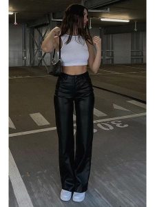 Trendyol Spodnie w kolorze czarnym rozmiar: L. Czarne spodnie z wysokim stanem Trendyol, bez wzorów, z materiału, z podwyższonym stanem. Za 139,95 zł.