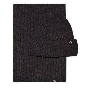 Zestaw Szalik i Czapka Calvin Klein Jeans. Czarne szaliki Calvin Klein Jeans, bez wzorów, z jeansu. Za 299,99 zł.