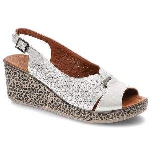 Srebrne Sandały Lanqier Damskie Buty Na Lato. Szare sandały Lanqier, w ażurowe wzory, ze skóry, bez obcasa, na koturnie, bez zapięcia. Za 139,00 zł.