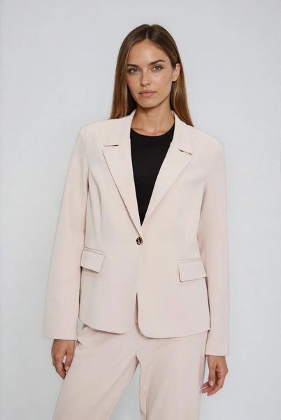 Jednorzędowa marynarka beżowa. Brązowe marynarki i żakiety MOODO, l, bez wzorów, z elastanu. Za 199,99 zł.