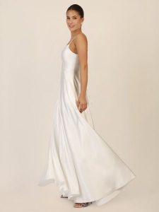 APART Sukienka w kolorze kremowym rozmiar: 34. Brązowe sukienki Apart, bez wzorów, bez kołnierzyka, bez ramiączek, maxi. Za 434,99 zł.