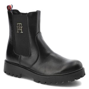 Czarne Botki Tommy Hilfiger Modne Buty Damskie. Czarne botki TOMMY HILFIGER, bez wzorów, ze skóry ekologicznej, bez obcasa, na płaskiej podeszwie, bez zapięcia. Za 419,00 zł.