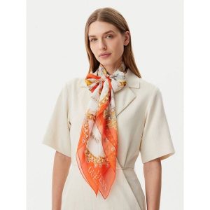 Szal Guess. Pomarańczowe szaliki Guess, z aplikacjami. Za 299,99 zł.
