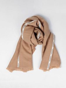 FREDs BRUDER Szal w kolorze beżowym - 200 x 130 cm rozmiar: onesize. Brązowe szaliki FREDs BRUDER, bez wzorów, z materiału. Za 47,71 zł.