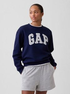 GAP Bluza w kolorze granatowym rozmiar: M. Niebieskie bluzy GAP, m, bez wzorów, bez kaptura. Za 103,13 zł.