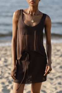 Mini spódniczka z wiskozy w kolorze COFFE SHAKE - MEGAN. Brązowe spódnice Marsala, bez wzorów, z nylonu, eleganckie, mini. W wyprzedaży za 62,97 zł.