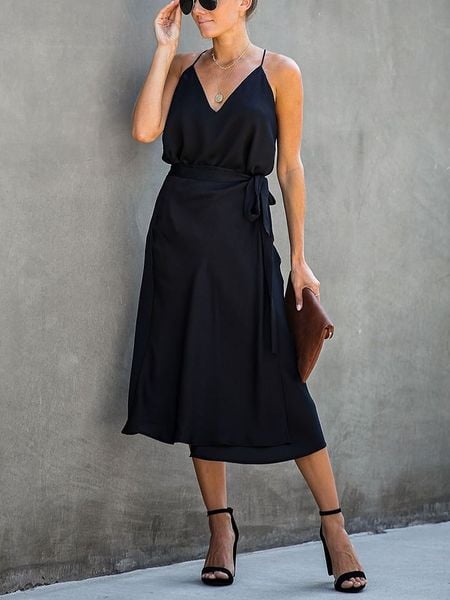 Milan Kiss Sukienka w kolorze czarnym rozmiar: XL. Czarne sukienki Milan Kiss, na imprezę, xl, bez wzorów, bez kołnierzyka, bez ramiączek, midi. Za 91,56 zł.