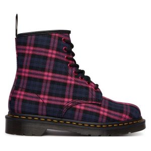 Trapery Dr. Martens. Fioletowe buty zimowe Dr. Martens, bez obcasa, bez zapięcia. Za 719,99 zł.