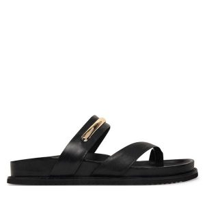 Japonki Tamaris. Czarne klapki Tamaris, bez wzorów, bez obcasa. Za 299,99 zł.