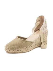 Natural world Czółenka w kolorze beżowym na koturnie rozmiar: 36. Brązowe czółenka Natural World, bez wzorów, bez obcasa, na koturnie, bez zapięcia. Za 165,99 zł.