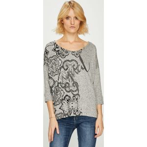 Desigual - Bluzka. Szare bluzki marki Desigual, z nadrukiem, z dzianiny, casualowe, z okrągłym kołnierzem. W wyprzedaży za 169,90 zł.
