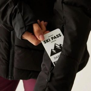 Damska kurtka z kapturem Dare 2B Glacier. Czarne kombinezony Dare 2b, bez wzorów, z materiału, eleganckie, bez kołnierzyka, bez ramiączek, długie. Za 468,00 zł.